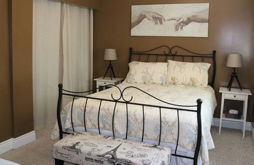 Georgetown House | Iris's Place, Georgetown 1st floor Apartment, close to train station to Toronto