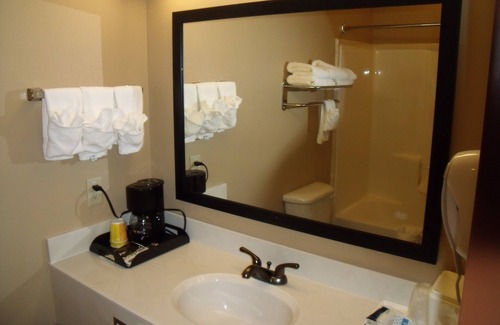 Lazbuddie Hotel | Irish Inn And Suites