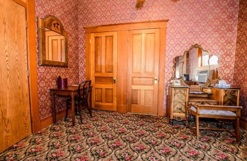 Cody Hotel | Irma Hotel