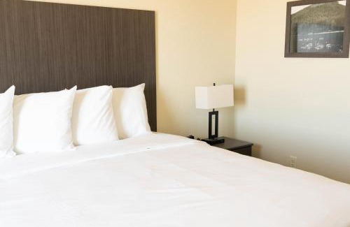 Upton Hotel | Iron Creek Inn & Suites