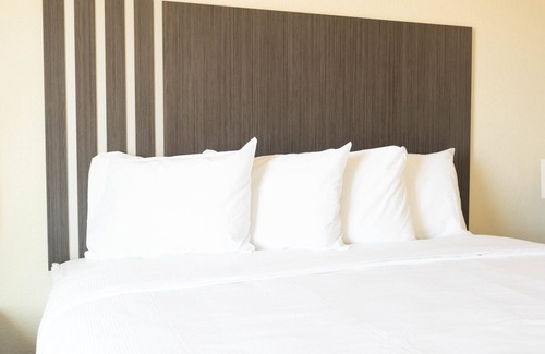 Upton Hotel | Iron Creek Inn & Suites