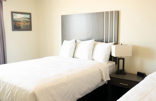 Upton Hotel | Iron Creek Inn & Suites
