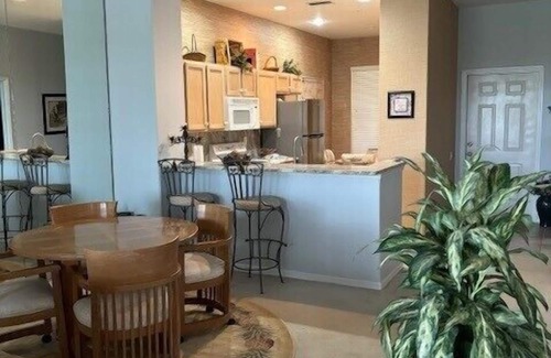 Tropical Cove Condo | Ironwood Inn at Lexington CC Golf Village