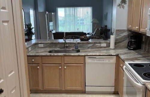 Tropical Cove Condo | Ironwood Inn at Lexington CC Golf Village