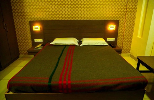Bellary Hotel | Iroomz Hotel Pawan