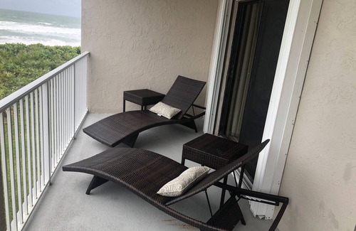 Stuart Condo | IRP Beachfront Paradise - Pets Welcome! Ocean Club Members - golf/tennis/fitness