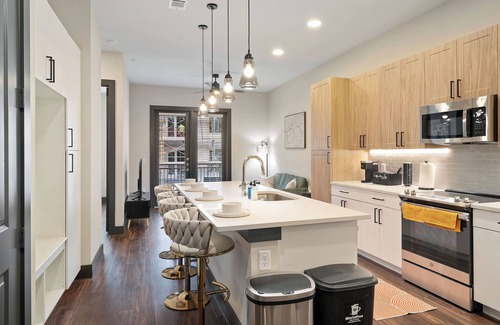 North Shoal Creek Apartment | Irresistible 1BR Near Domain & Q2 With Pool, Gym and Free Parking