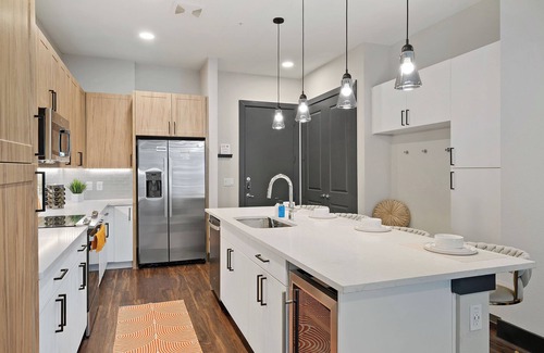 North Shoal Creek Apartment | Irresistible 1BR Near Domain & Q2 With Pool, Gym and Free Parking