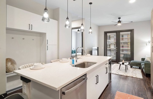 North Shoal Creek Apartment | Irresistible 1BR Near Domain & Q2 With Pool, Gym and Free Parking