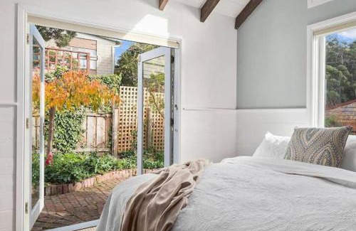 South Hobart House | Irresistible renovated 1840 inner-city cottage