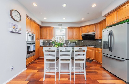 Woodbury House | Irvine Woodbury-Walking to Shopping and Activities