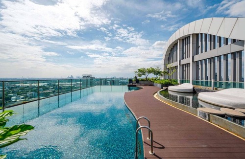 Khlong Tan Apartment | Is between bts ekkamai and phra khanong is 3 mins walk