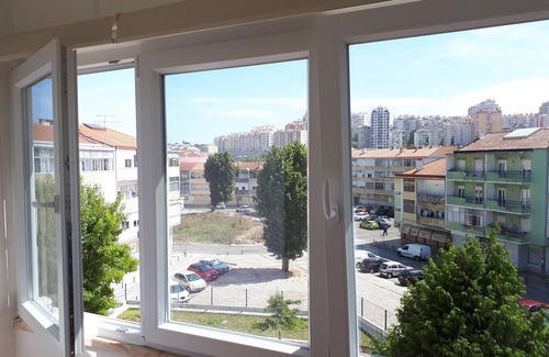 Algueirao - Mem Martins Apartment | Isabel Dream II, 300m from the train,4 Km from Sintra