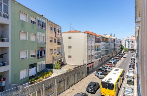 Algueirao - Mem Martins Apartment | Isabel Dream II, 4Km from Sintra, train 300m away