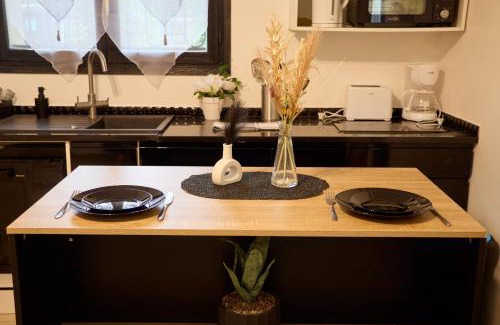 Deuil-la-Barre Apartment | Isak House cosy Garden