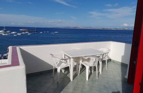 Ischia Porto Apartment | Ischia Porto Centralissimo con Terrazzo sul Mare