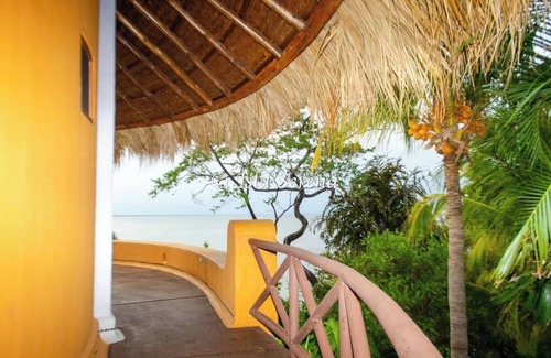 Granada Villa | Isla Serena