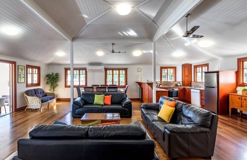 Picnic Bay House | ISLAND ADVENTURE HOLIDAY HOUSE