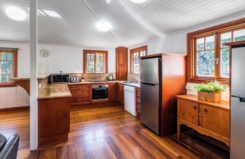 Picnic Bay House | ISLAND ADVENTURE HOLIDAY HOUSE