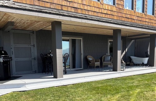 Sointula Apartment | Island Alchemy Suite is a private little getaway with spectacular ocean views.