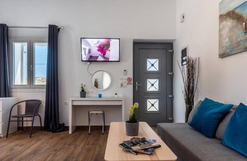 Adamas Apartment | Island Dreams Deluxe Apartment