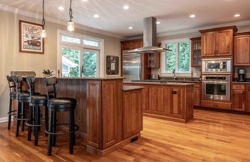 Delavan Lake House | Island Getaway on Delavan Lake – Luxurious 8 BDR w/Private Pool & Game Room!