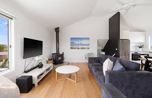 Cape Woolamai House | Island Getaway, Outdoor Spa, Games Room