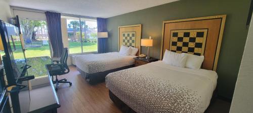 Merritt Island Cabin | ISLAND HOTEL of Space Coast