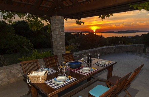 Sibenik Cottage | Island house Oh La La Zlarin! A CAR IS NOT NEEDED ON THIS QUIET, TINY ISLAND