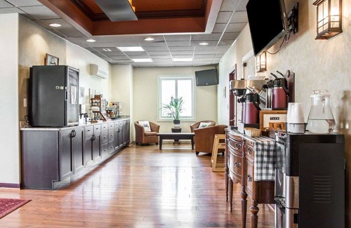 Piney Point Hotel | Island Inn & Suites, an Ascend Collection Hotel