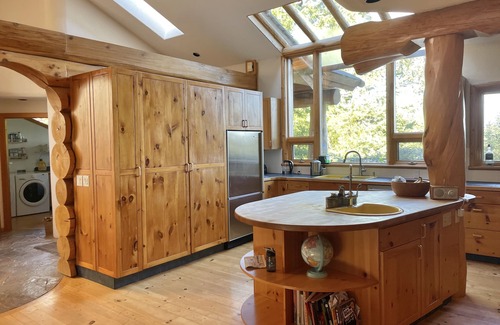 Bowen Island House | Island log home with expansive forest, lake and mountain views