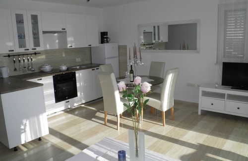 Dinjiska Apartment | Island Pag seafront