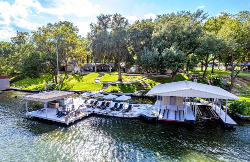 Kingsland House | Island Paradise A waterfront oasis with pool