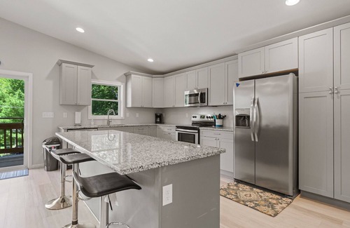 Clear Lake House | Island Park Loft- Sleeps 6 - 2 blocks from PM Park - 2 bed 2 bath.