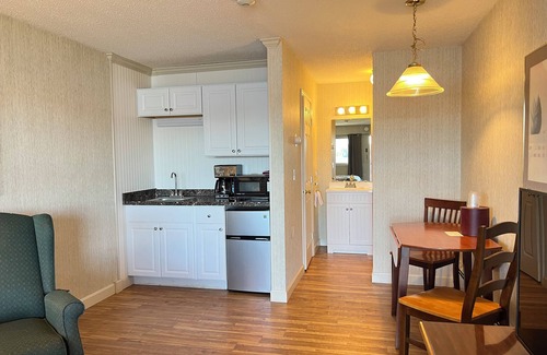 Brighton Hotel | Island Pond Country Inn (Formerly the Lakefront Inn & Motel)
