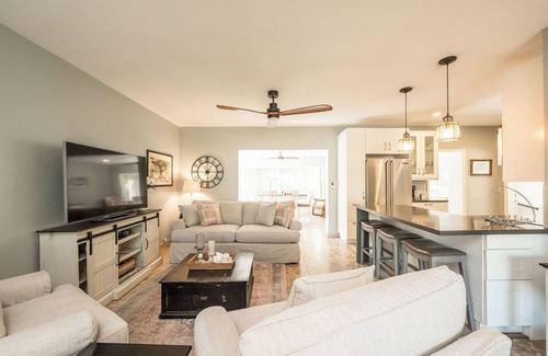 Midtown House | ISLAND SANCTUARY KEY WEST - 3 Bedroom/2 Bathroom with Pool and Parking!