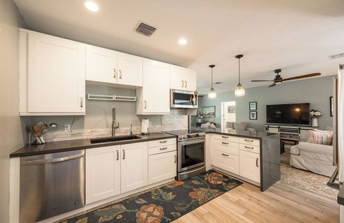 Midtown House | ISLAND SANCTUARY KEY WEST - 3 Bedroom/2 Bathroom with Pool and Parking!