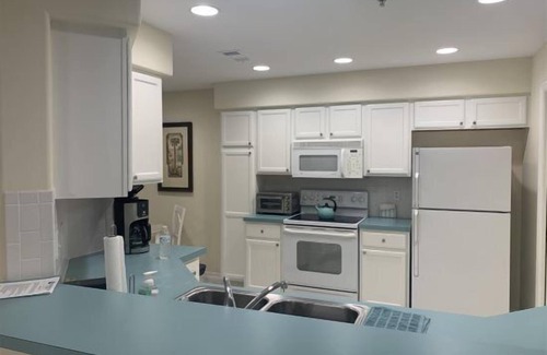 Tropical Cove Condo | Island Time at Lexington CC Lake Village