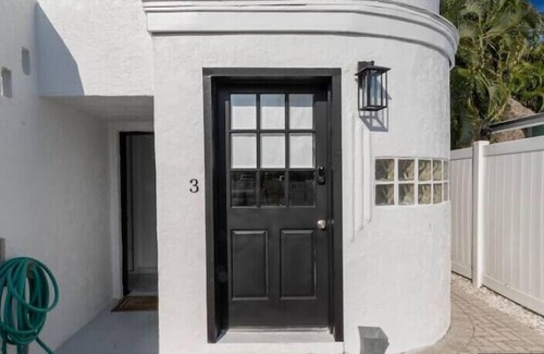Ilexhurst Condo | Island Vacay -1 Block Walk/quiet street to beach