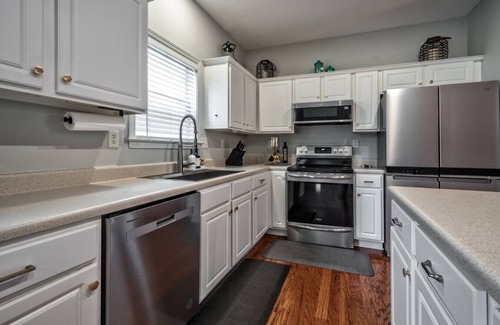 Memphis House | Island Vibe at Harbor Town-5 mins from downtown