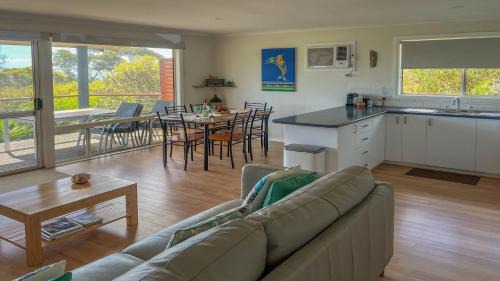 Lake Wangary House | Island View 1