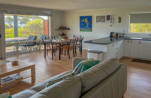 Lake Wangary House | Island View 1 - Sunsets - Quality - Sandy Beaches Across the Road