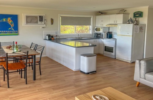 Lake Wangary House | Island View 1 - Sunsets - Quality - Sandy Beaches Across the Road