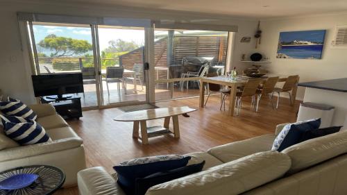 Lake Wangary House | Island View 2