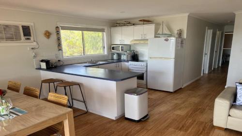 Lake Wangary House | Island View 2