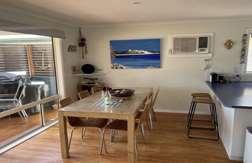 Lake Wangary House | Island View 2 is a modern, very comfortable and well presented holiday home.