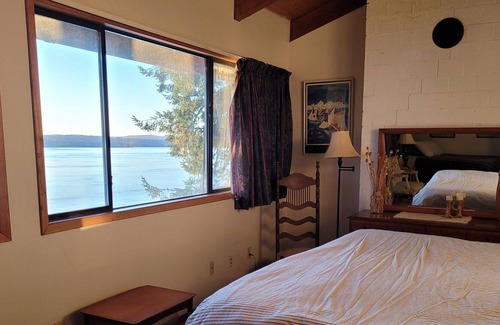 Quadra Island Apartment | Island View at April Point