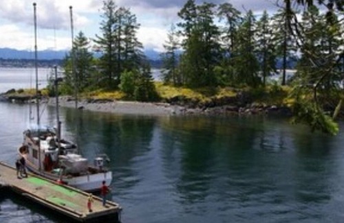 Quadra Island Apartment | Island View at April Point