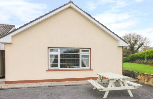 Ardmore Cottage | ISLAND VIEW, pet friendly, with a garden in Ardmore, County Waterford