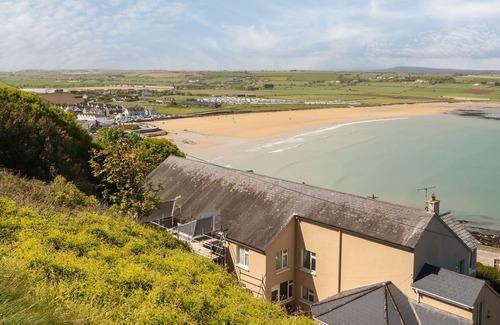Ardmore Cottage | ISLAND VIEW, pet friendly, with a garden in Ardmore, County Waterford
